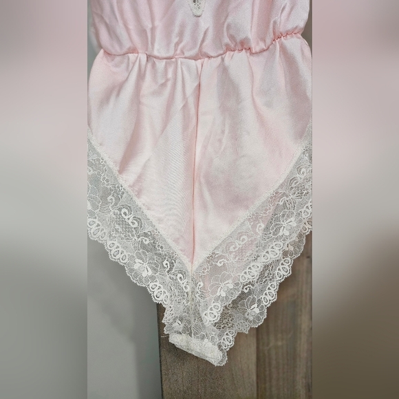 Vintage MS.LESLEE Lace Satin Teddy Romper n Light Pink/ivory. Size M - Picture 7 of 9